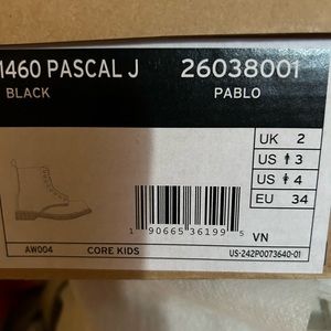 BRAND NEW // DR MARTENS BOOTS